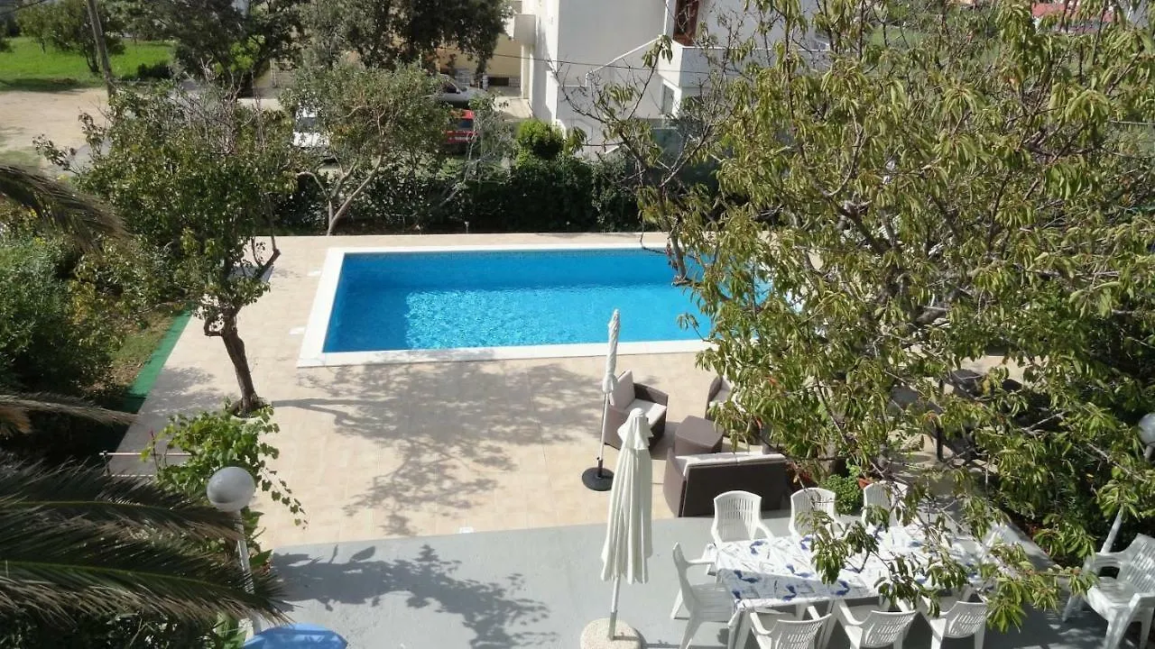 Barbat na Rabu Apartments Danijela Rab בית הארחה