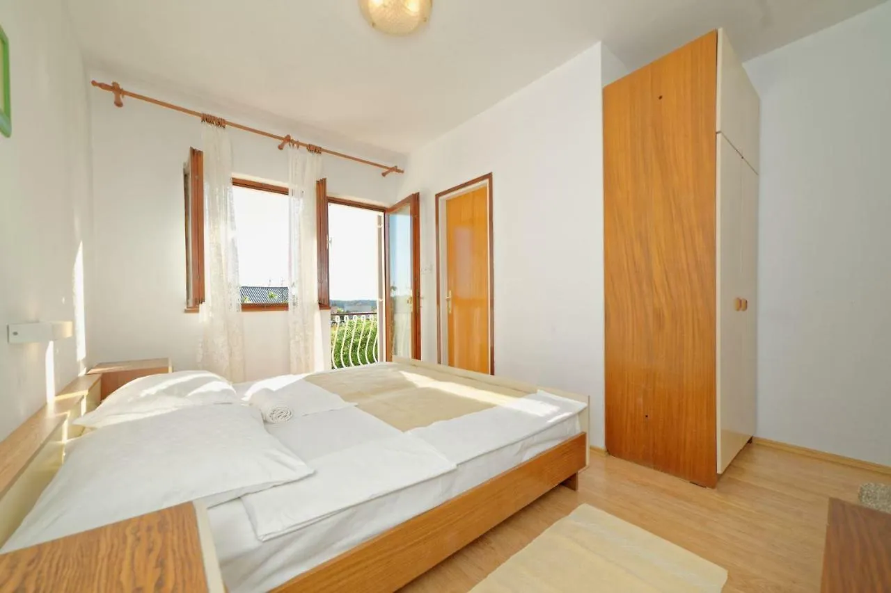 Barbat na Rabu Apartments Danijela Rab בית הארחה